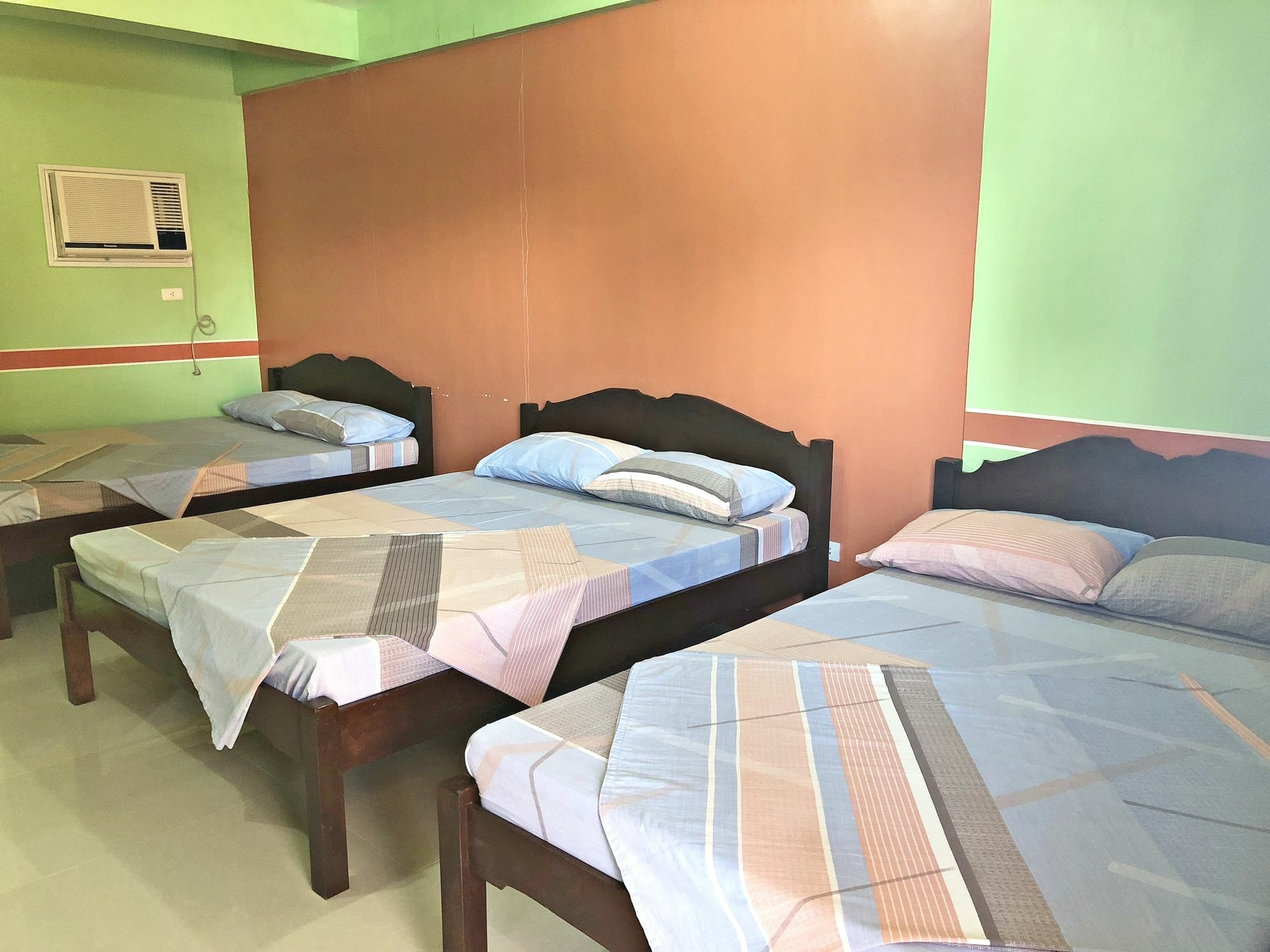 Queen Of Isle Cottages And Restaurant Puerto Galera Bagian luar foto