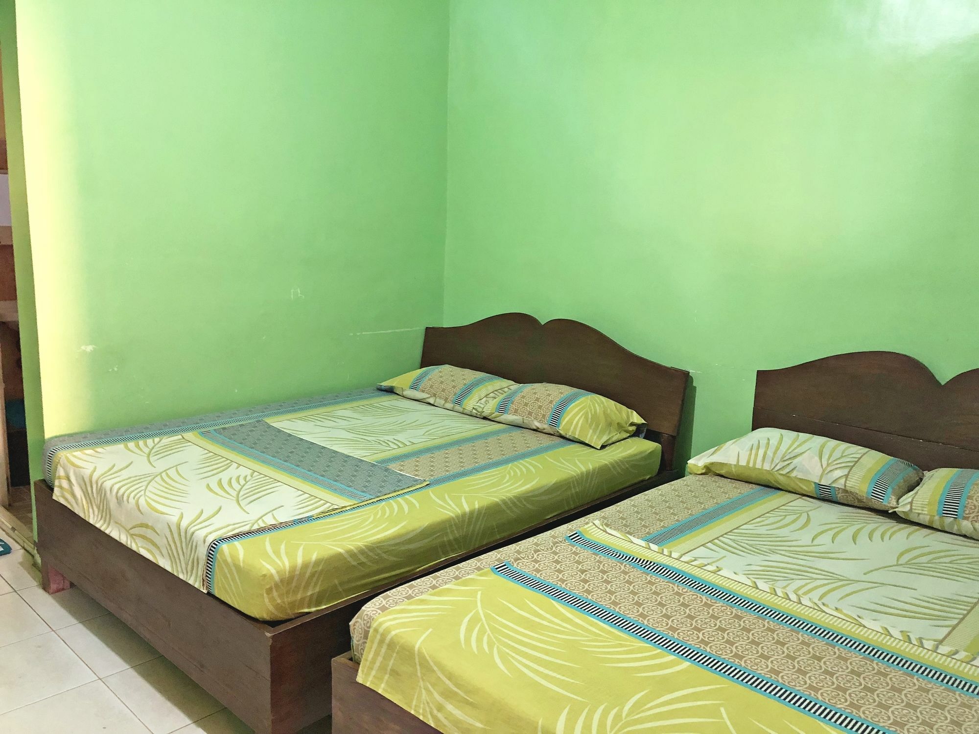 Queen Of Isle Cottages And Restaurant Puerto Galera Bagian luar foto