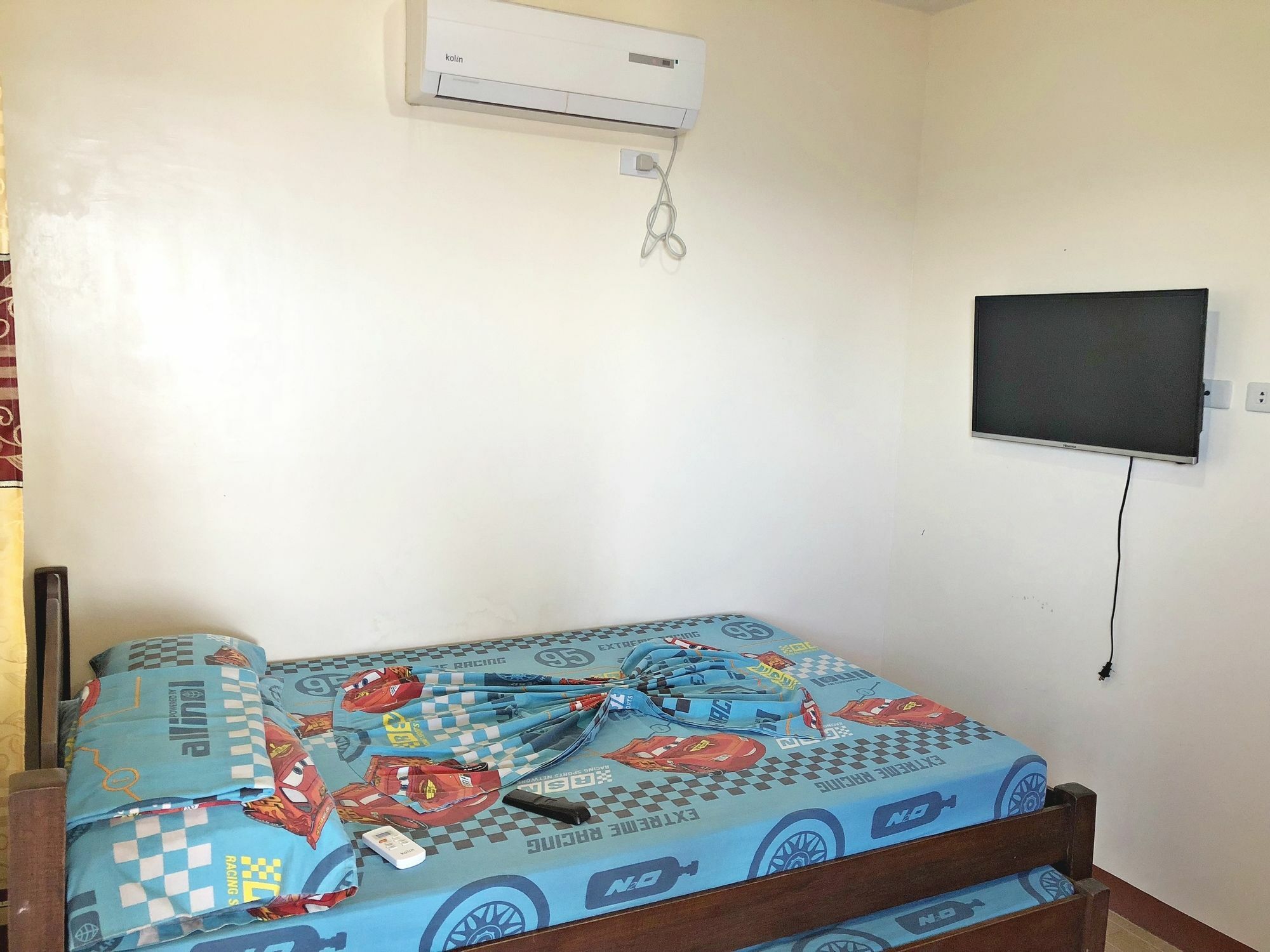 Queen Of Isle Cottages And Restaurant Puerto Galera Bagian luar foto