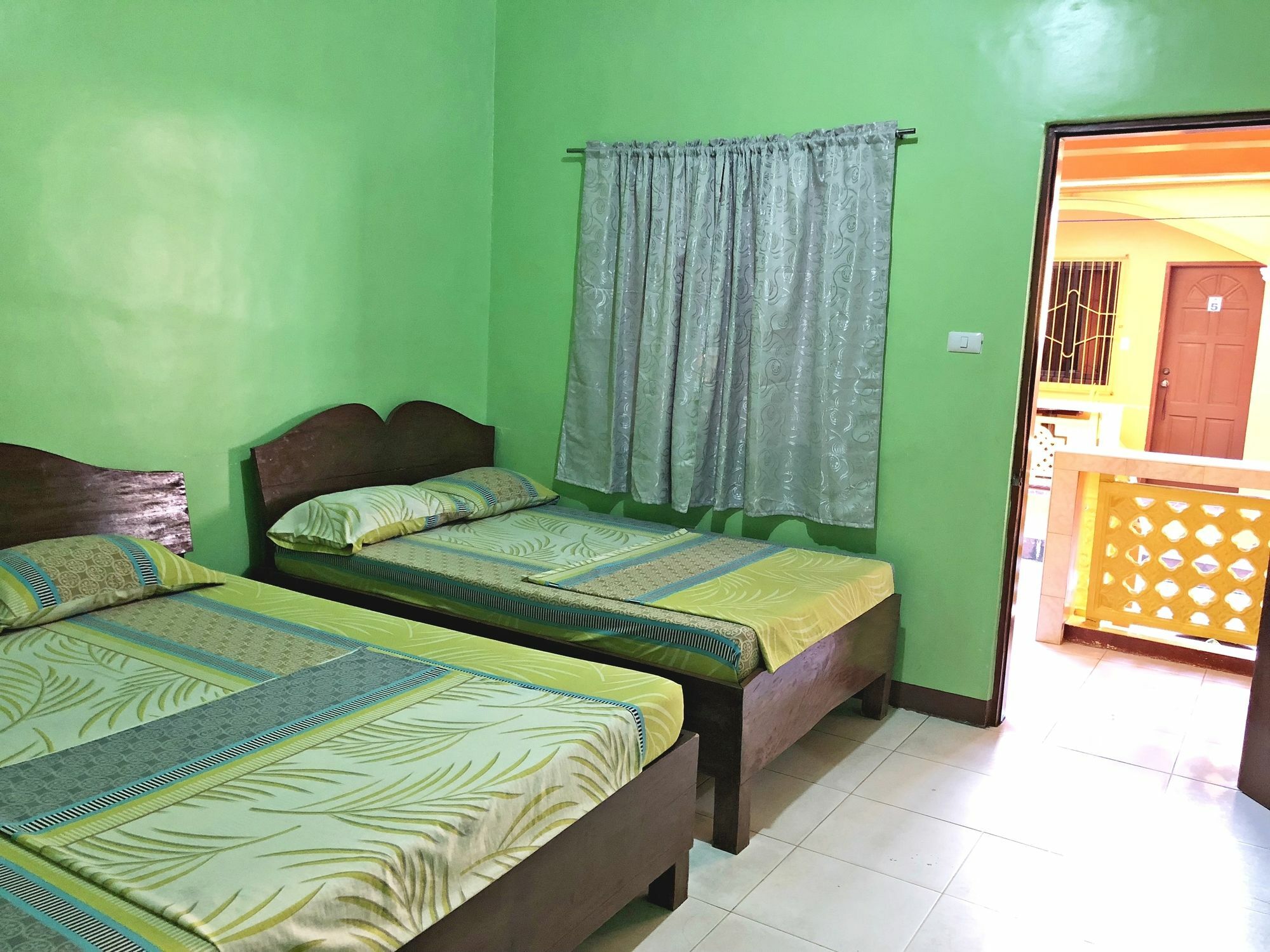 Queen Of Isle Cottages And Restaurant Puerto Galera Bagian luar foto