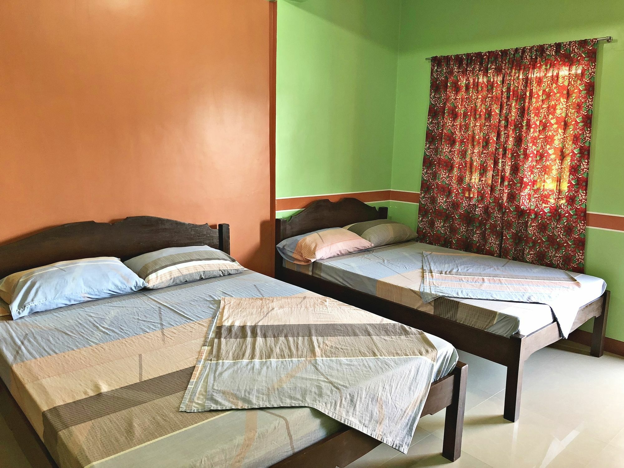 Queen Of Isle Cottages And Restaurant Puerto Galera Bagian luar foto