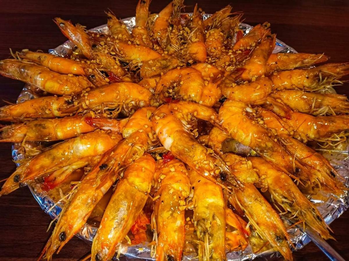 Queen Of Isle Cottages And Restaurant Puerto Galera Bagian luar foto
